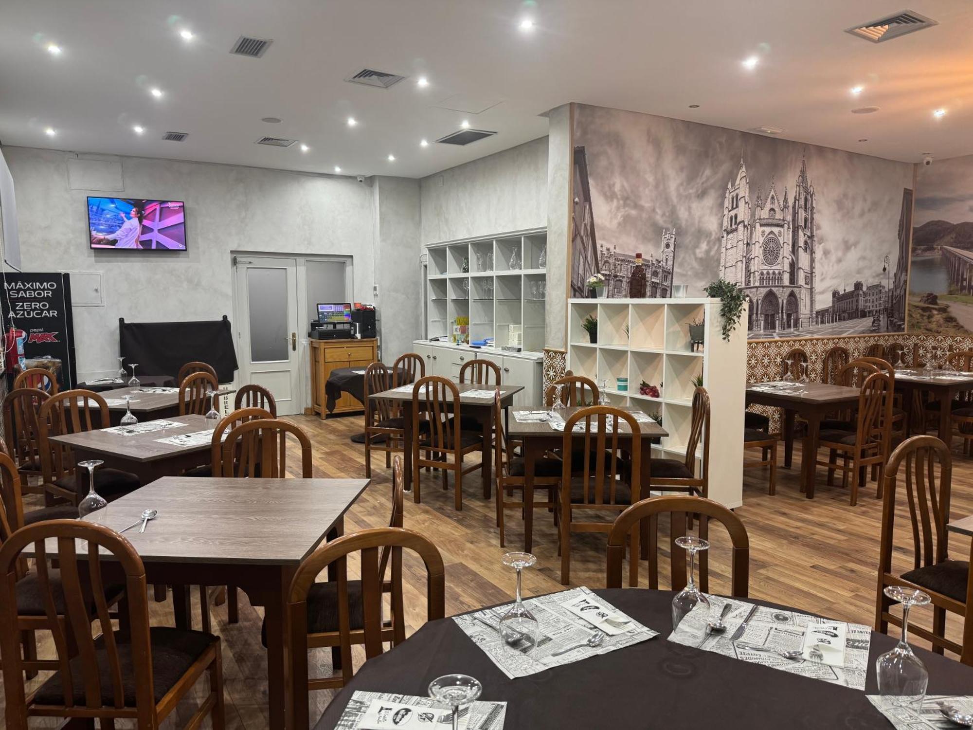 Hostal Restaurante Central La Virgen del Camino Bagian luar foto